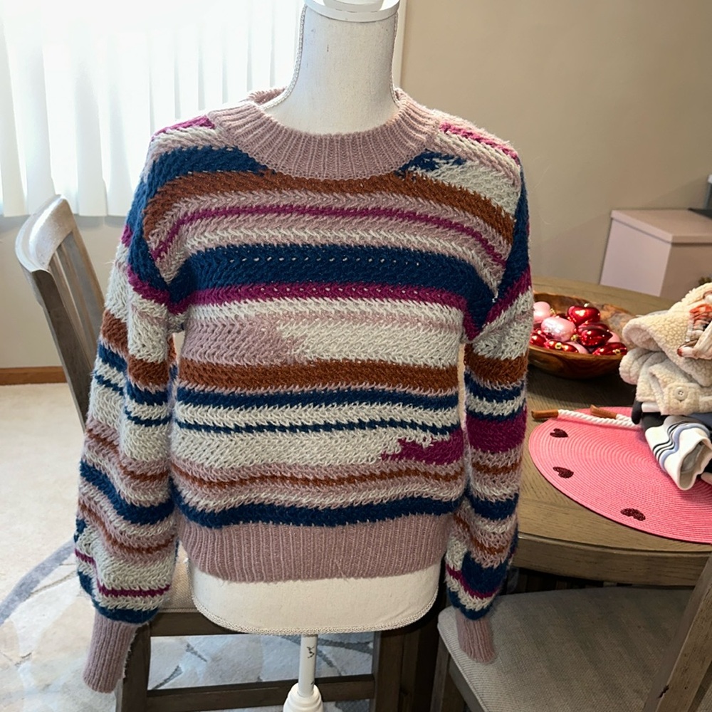 Z supply sweater size small